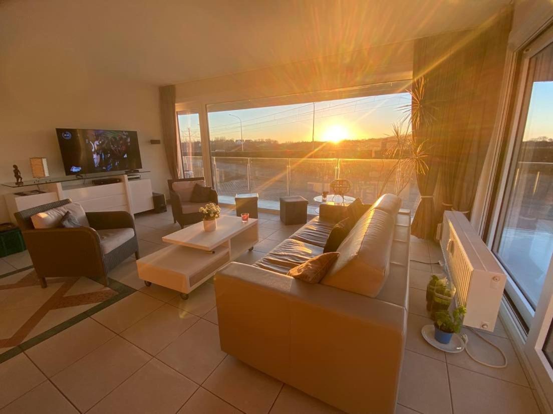 Seadream: Modern Beachside Retreat with Terrace Views Nieuwpoort Exterior photo
